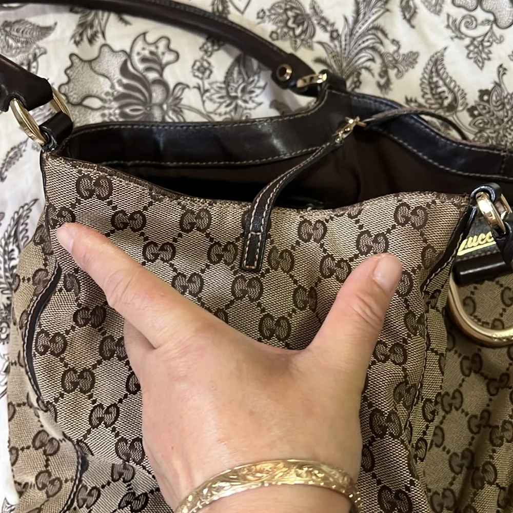 Vintage Gucci Shoulder Bag. Come with free wallet - Picture 14 of 16
